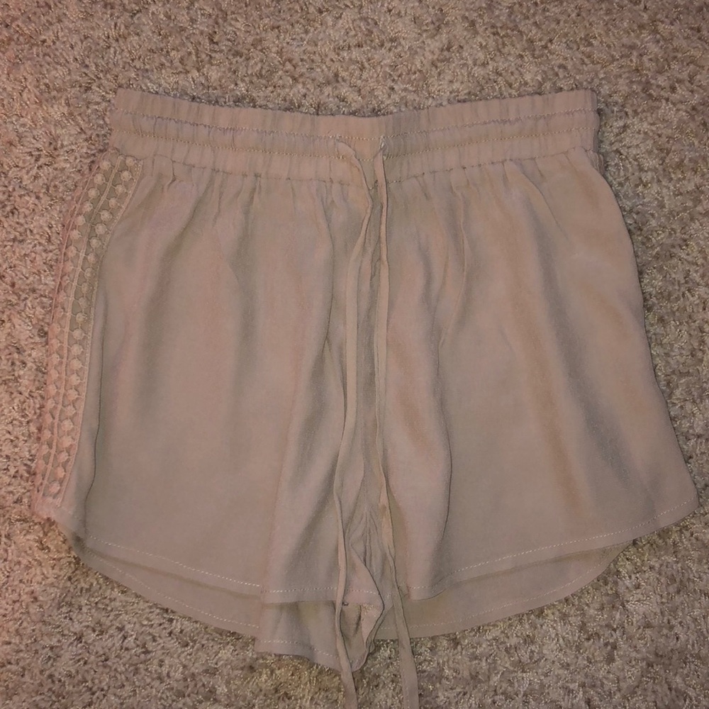 Forever 21 sand-colored “balloon-shorts”